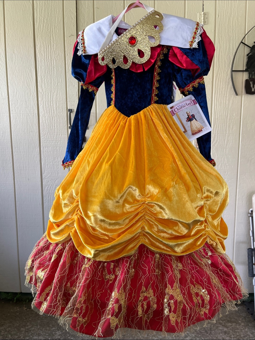 Snow White Halloween Costume Dress With Crown NWT